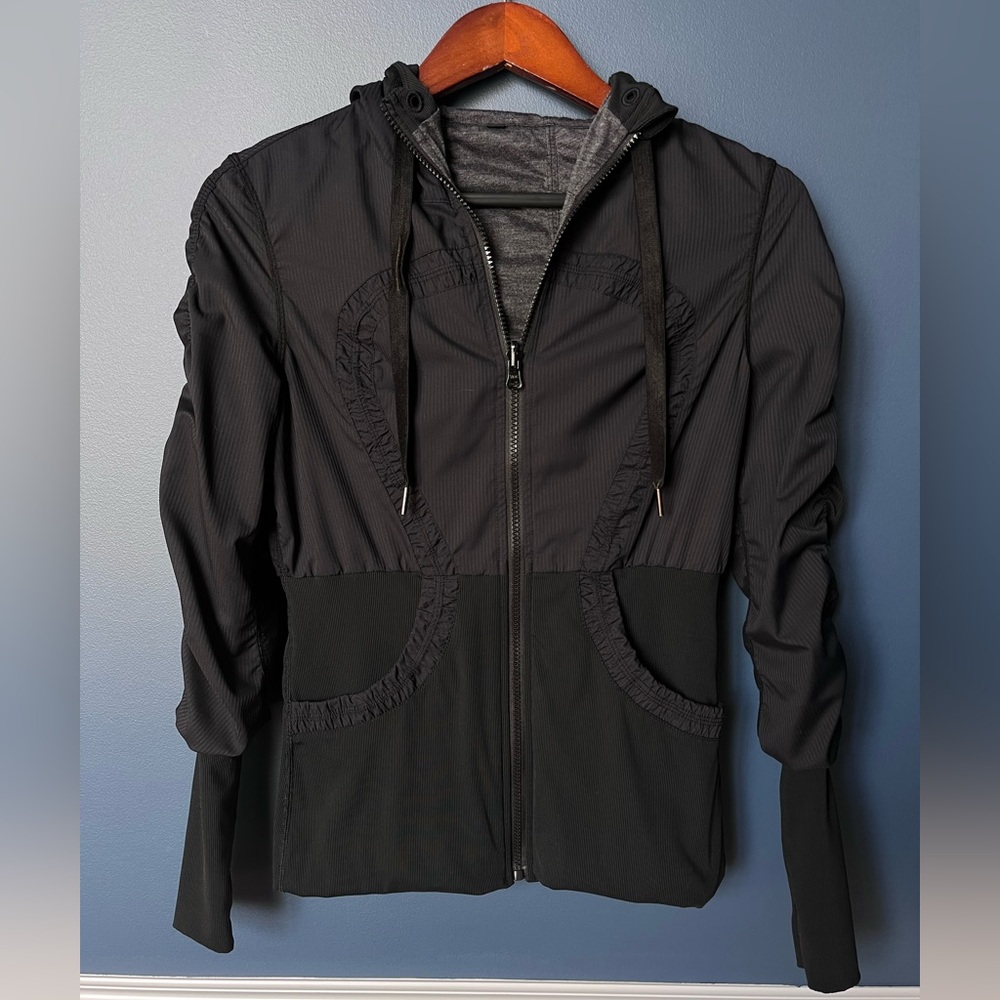 Lululemon Black hooded Running Jacket Size medium